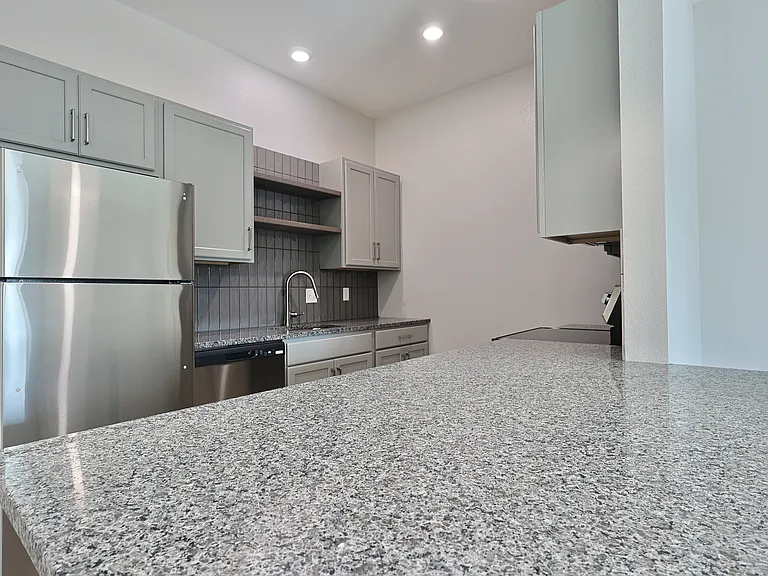 727 Poyntz Ave #415 — Photo 6