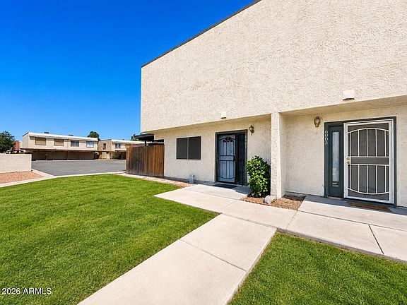 3rd image of 6001 W TOWNLEY Avenue
