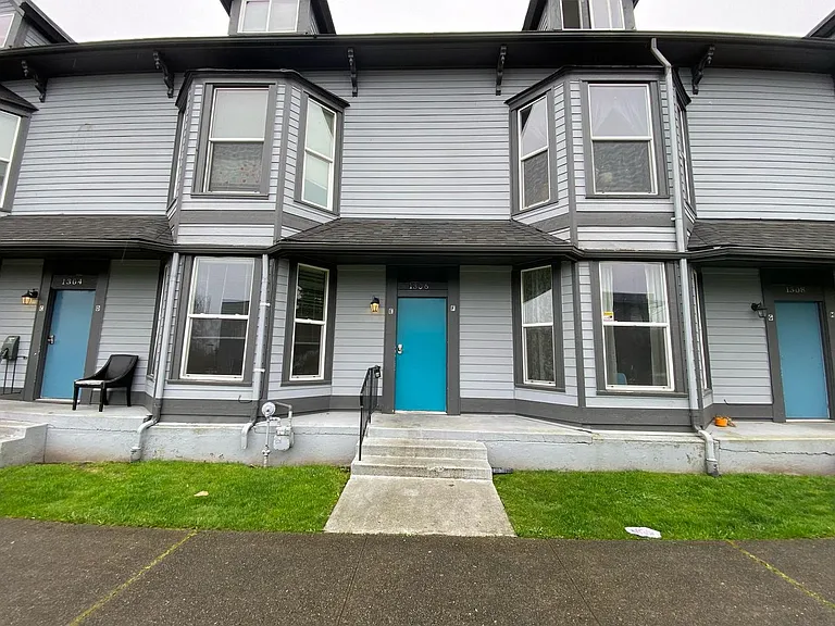 Turn of Century Apartments 1 and 3 bedrooms — Photo 15
