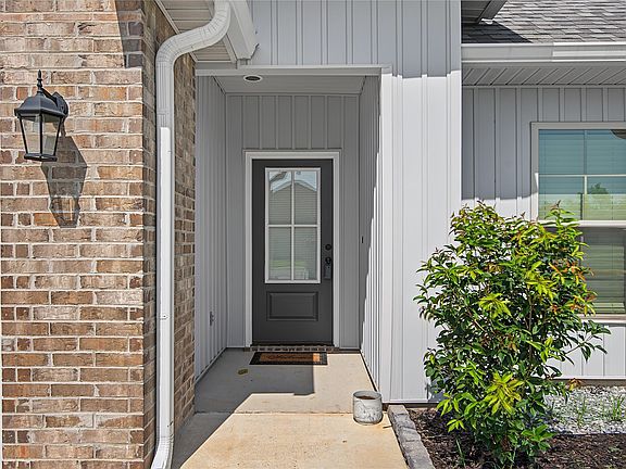 3rd image of 11 Venecia Ct