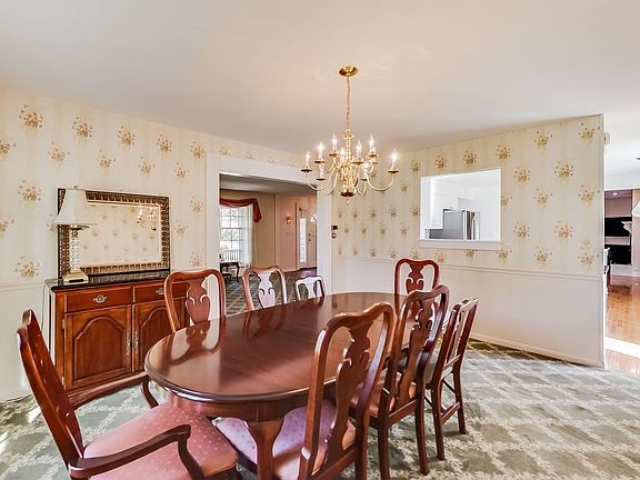5th image of 419 W Victoria Ln