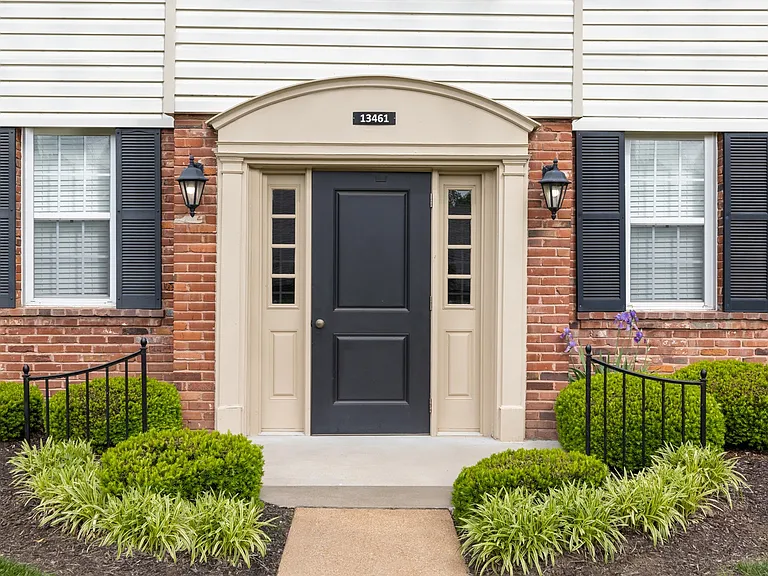 Exterior at Woods Mill Park Apartments & Townhomes