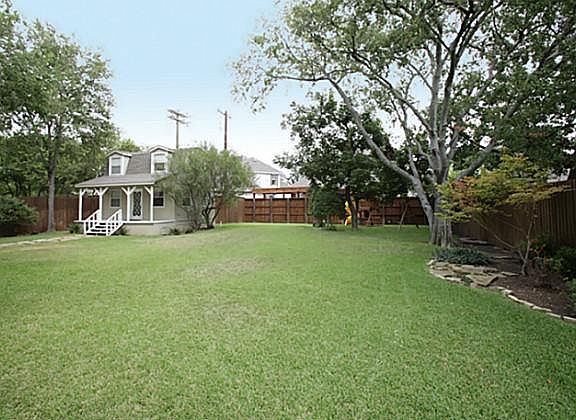 4th image of 9456 Thornberry Ln