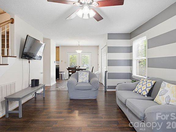 5th image of 1720 Hampshire Dr