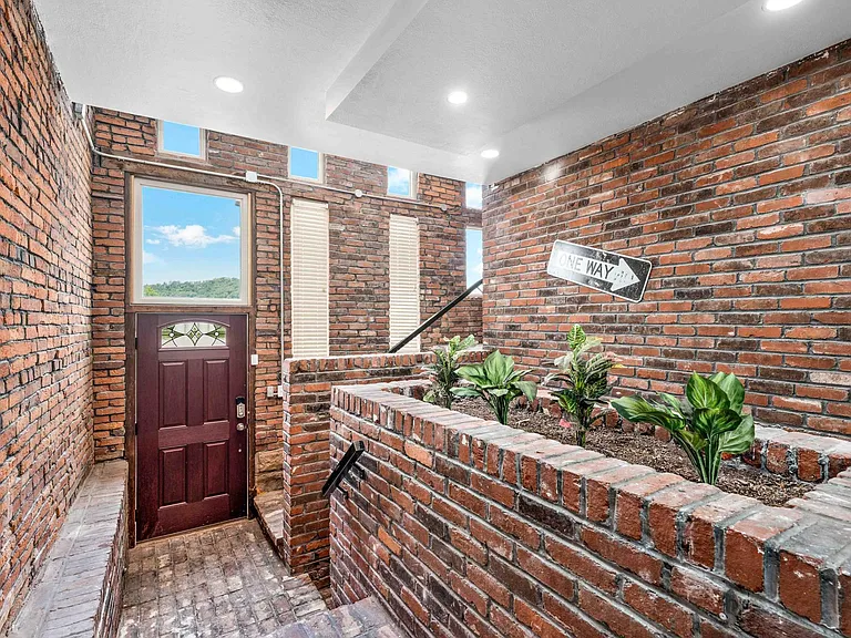 2128 Merriman Way — Photo 31