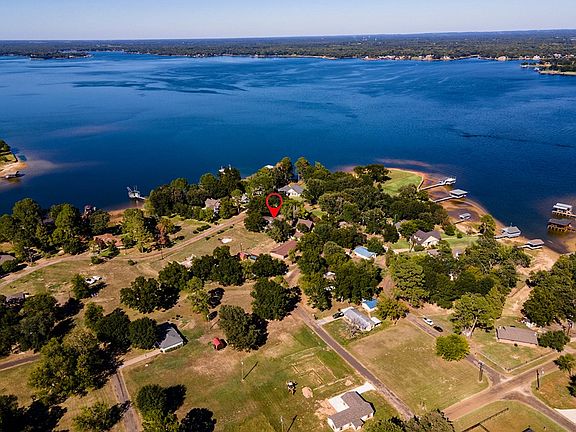 2nd image of 146 Lakeshore Dr