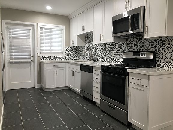 5th image of 152-164 Garrett Ave #7