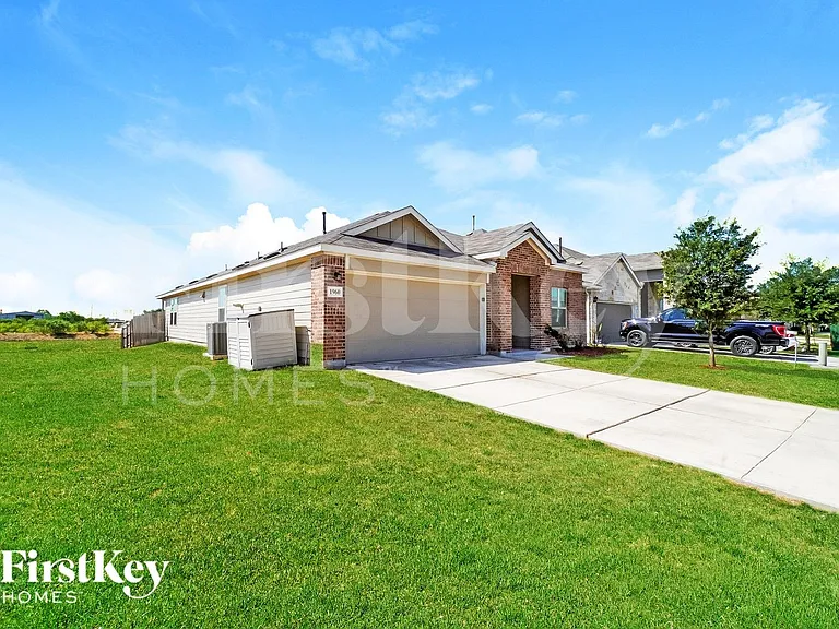 1960 Heather Glen Dr — Photo 2