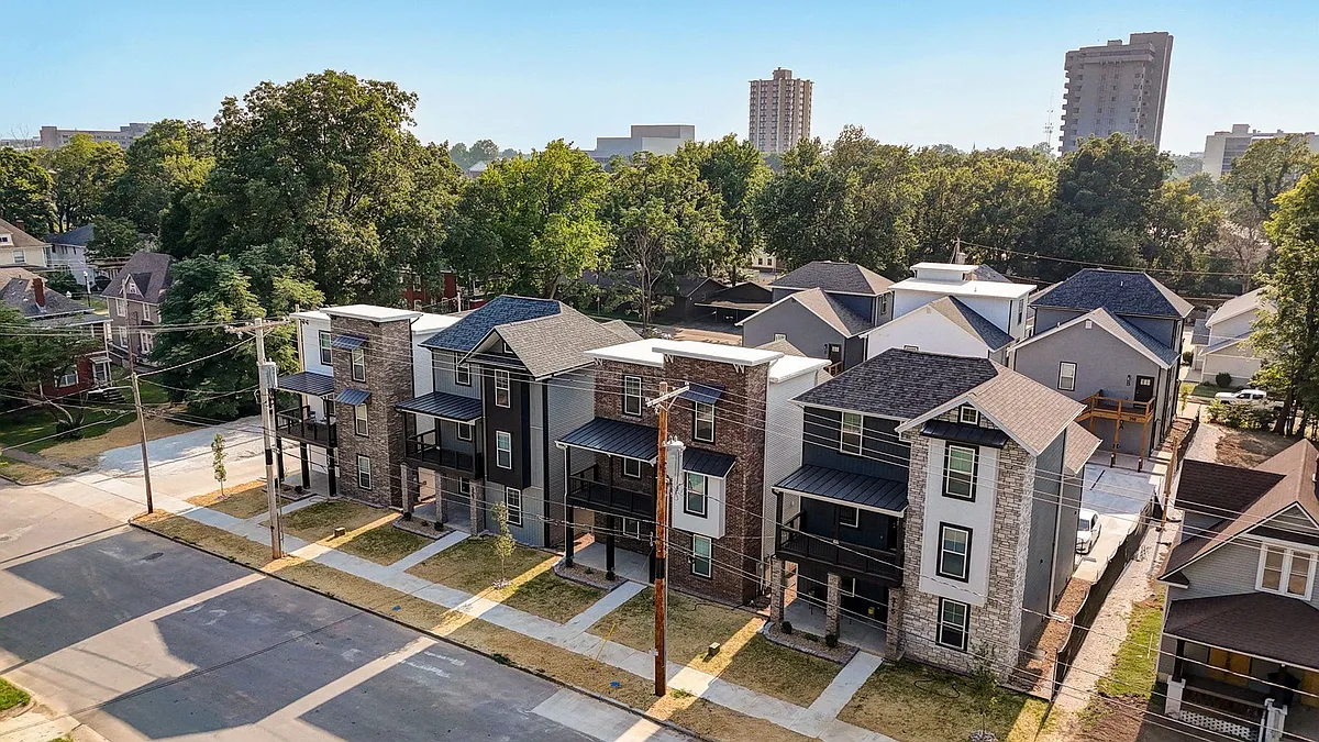 Building Photo - 304 S Hampton Ave