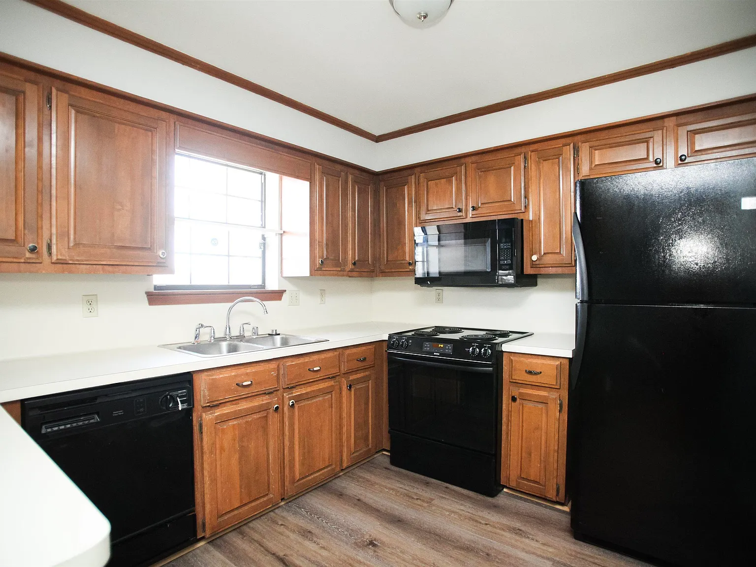 3 bed, 2.0 bath, 1420 sqft, $1,595 — Photo 4