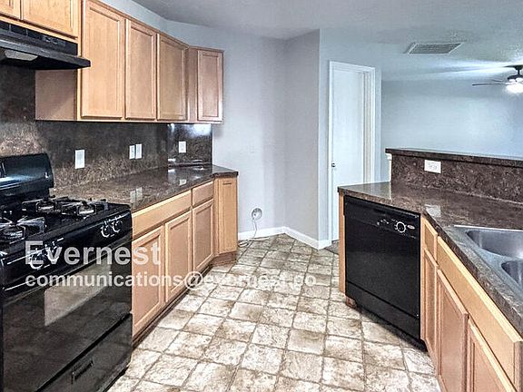 3rd image of 10618 Kentington Oak Dr