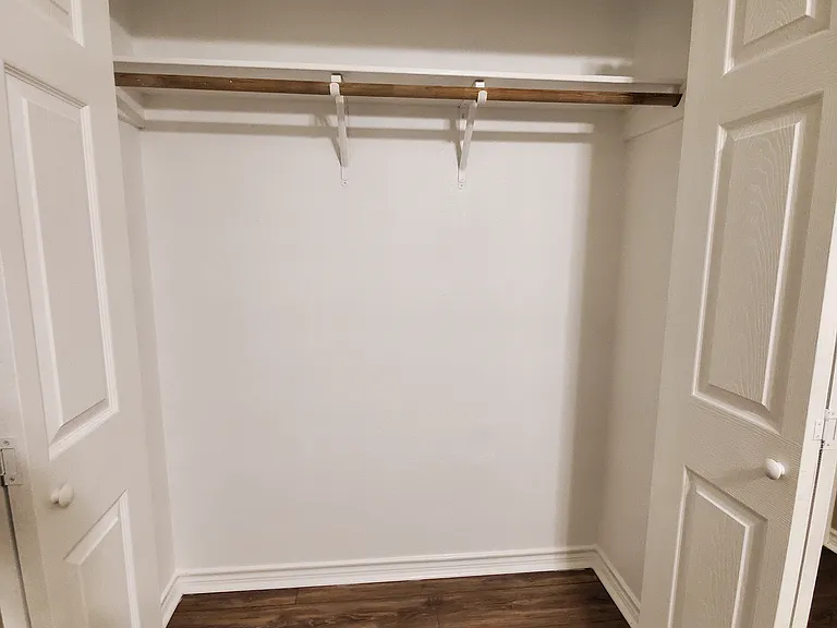 1604 Medina Dr — Photo 6