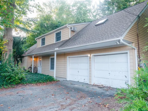 5 Bicycle Court, Selden, NY 11784