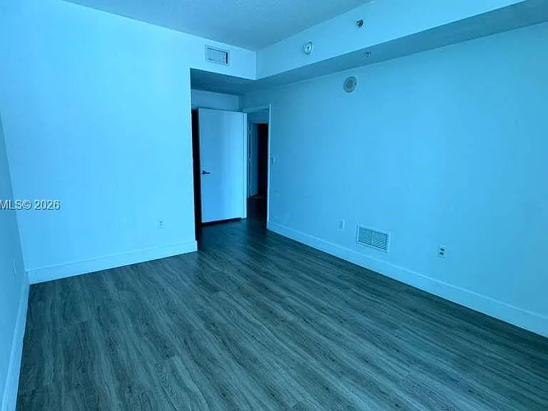 1900 N Bayshore Dr #1407 — Photo 3