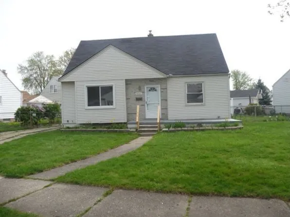 16647 Sarmorr St, Roseville, MI 48066