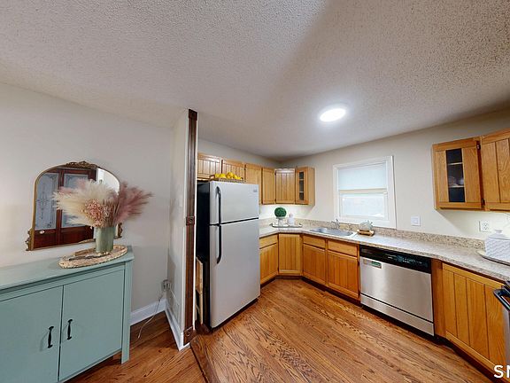 2nd image of 40 Cornerstone Court #31