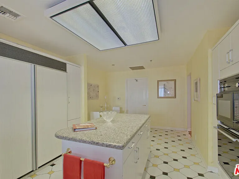 10724 Wilshire Blvd #1001 — Photo 7