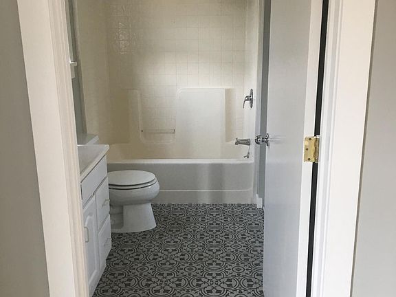 5th image of 547 Randolph St #C