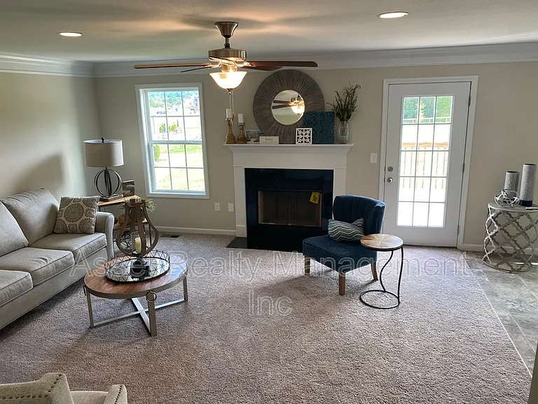 1160 Cloud View Dr — Photo 6