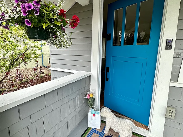 811 Grant Pl — Photo 2