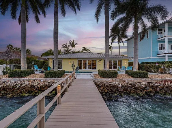 11385 9th St E, Treasure Island, FL 33706