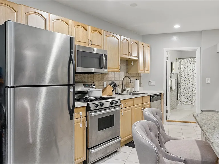 240 Brattle St #1 — Photo 7