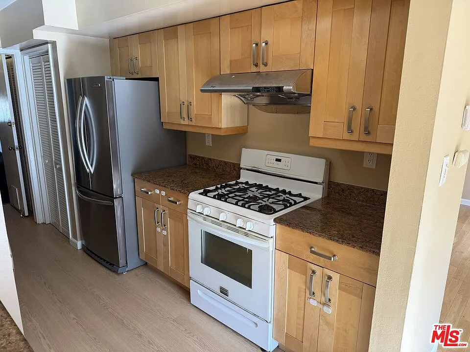 3 bed, 1.5 bath, 1115 sqft, $4,250 — Photo 3
