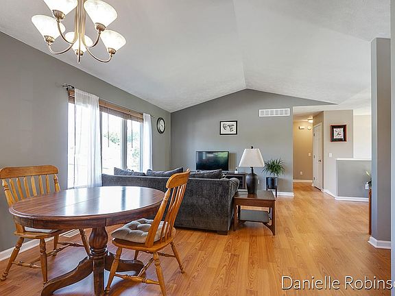4th image of 886 Anita Ave NW
