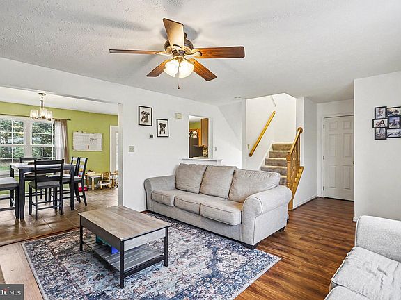 5th image of 208 Country Ridge Dr