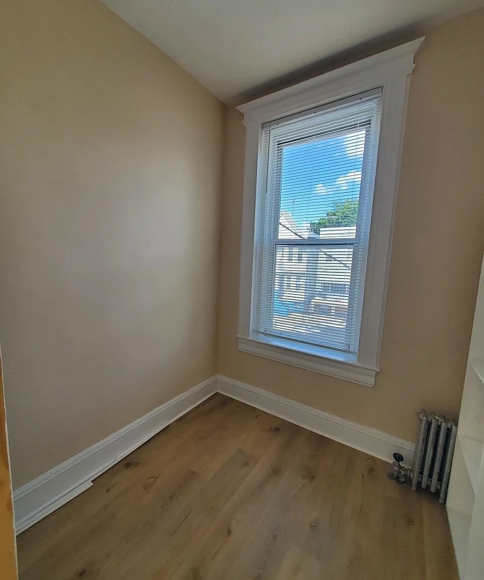 3 bed, 1.0 bath, 914 sqft, $2,150 — Photo 4