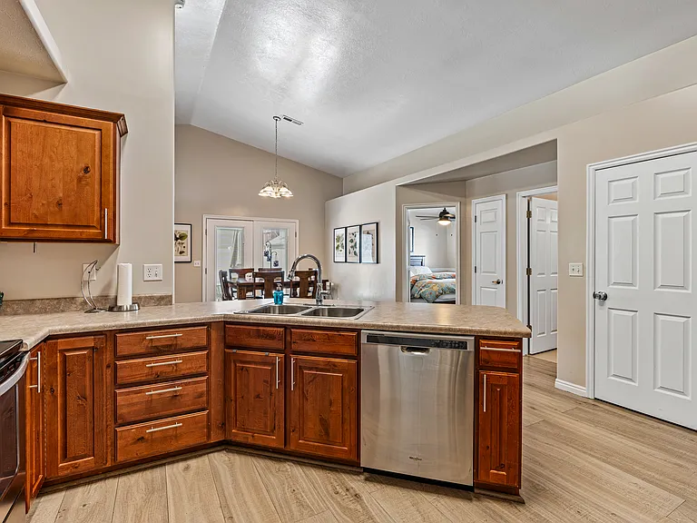 233 N Erastus Dr — Photo 17
