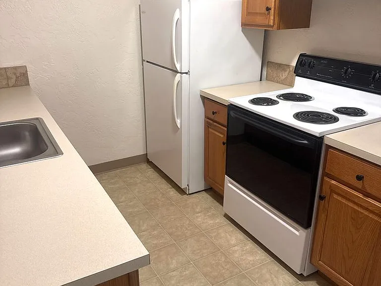 775 SW Washington Ave — Photo 31