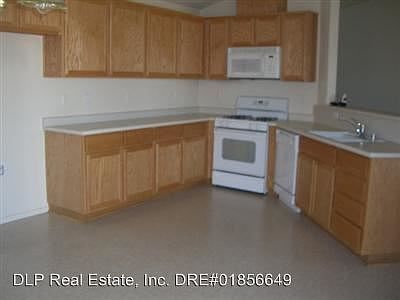 2nd image of 670 Kensington Cir