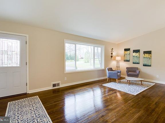 4th image of 8811 Beauchamp Dr