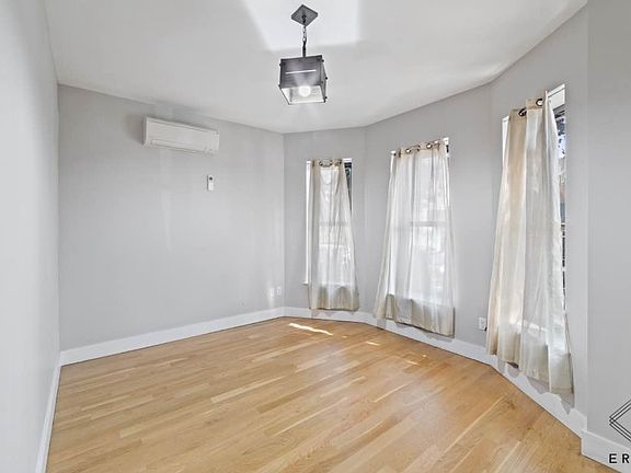 3rd image of 913 Saint Johns Pl APT 2B