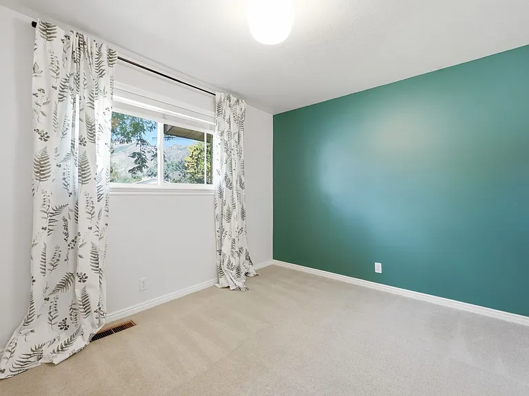 2480 Eastbourne Dr — Photo 15
