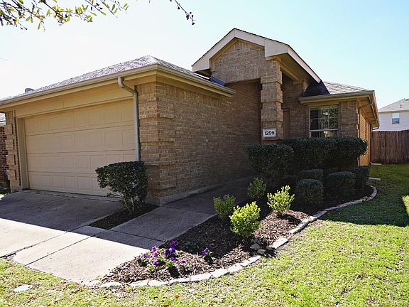 3rd image of 1209 Silver Maple Ln