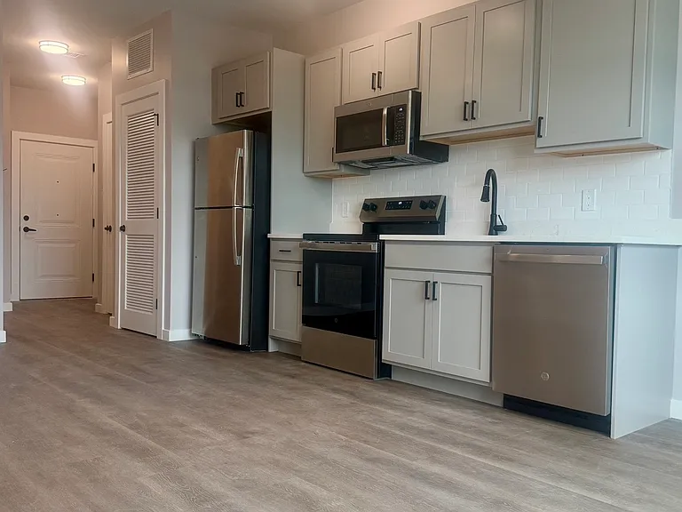 110 Cornell St — Photo 10