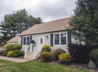 10 Colonial Rd, Medway, MA 02053