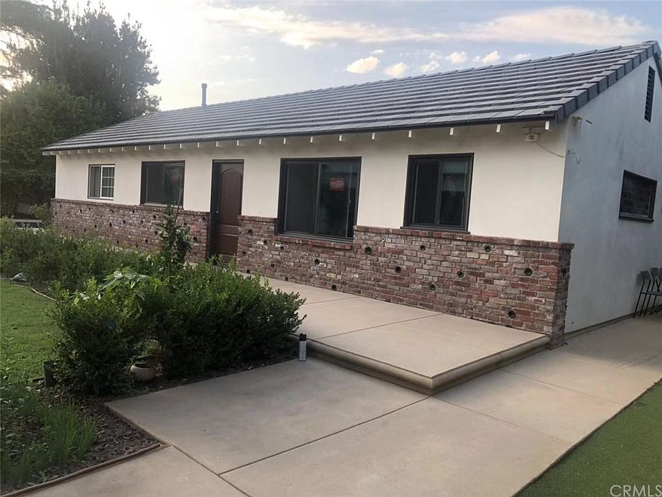 1st image of 335 W Las Flores Ave