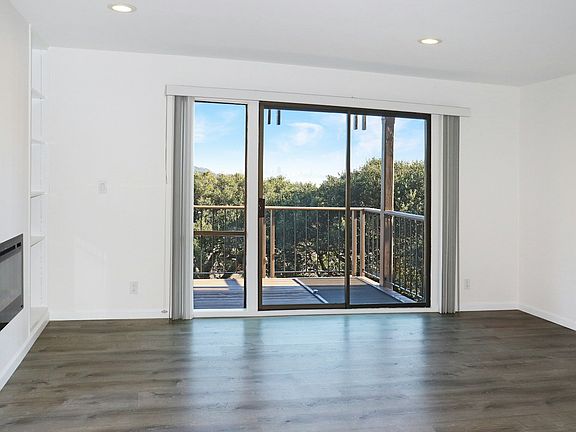 3rd image of 30 Harbor Oak Dr Unit 14