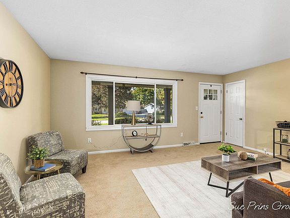 3rd image of 1714 Honeybrook Dr