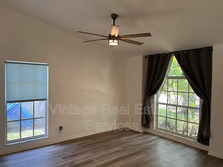 9411 Willow Cove Ct — Photo 9