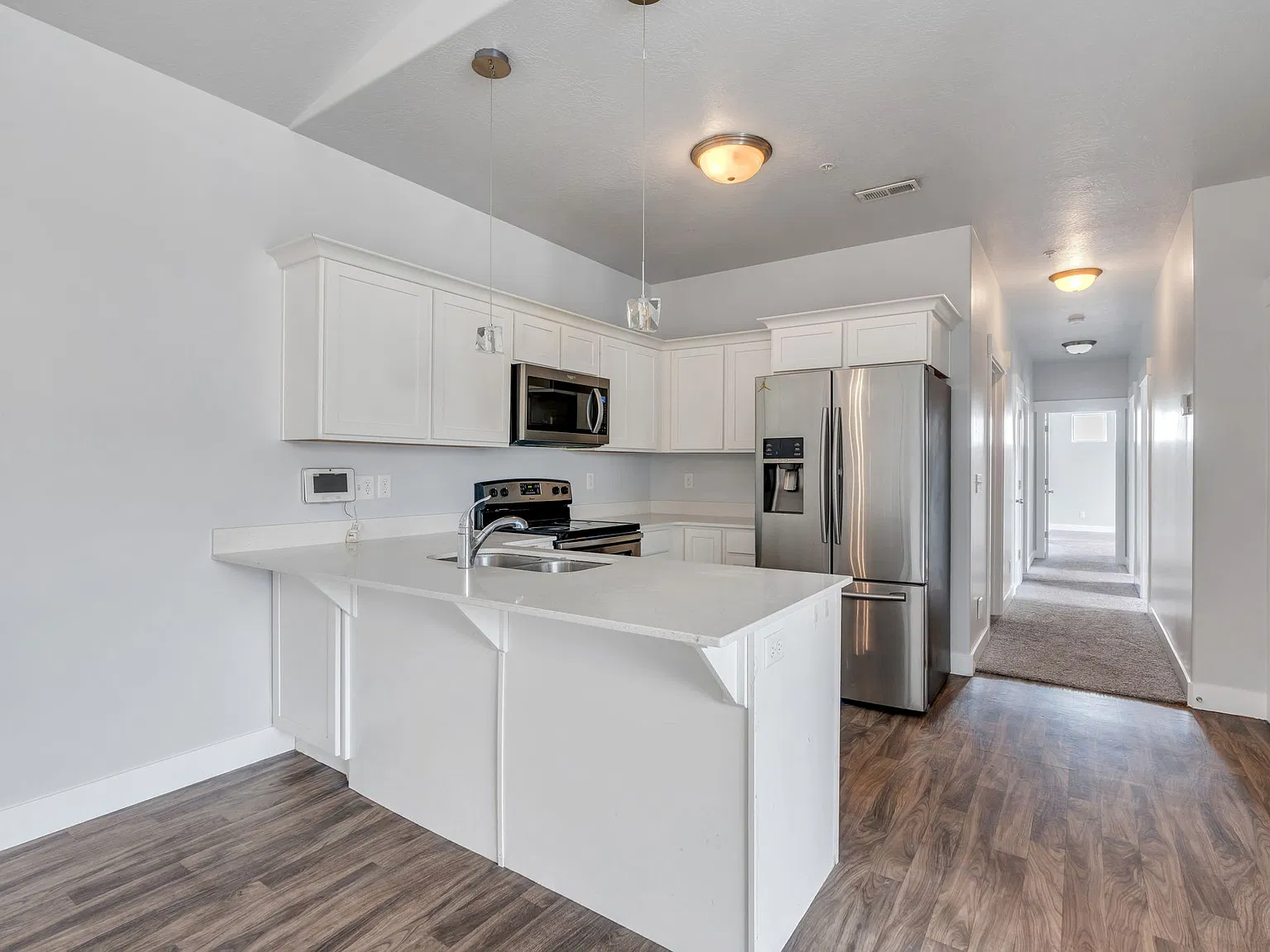 3 bed, 2100 sqft, $700 — Photo 1