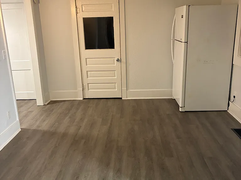 3121 Jefferson St — Photo 3