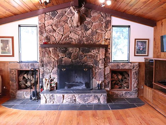 4th image of 24270 Juniper St