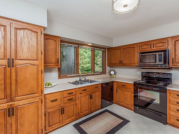 Kitchen with lots of counter top space