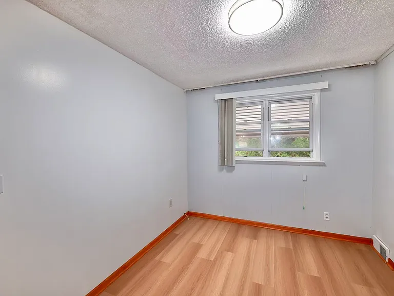 1122 W Oxford St — Photo 5