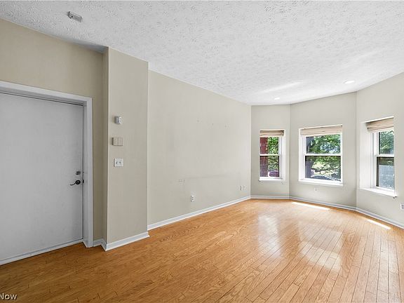 3rd image of 11020 Detroit Ave