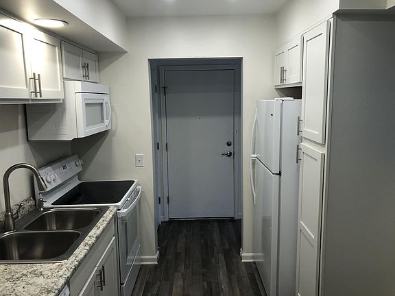 3rd image of 5430 Heatherdowns Blvd #3